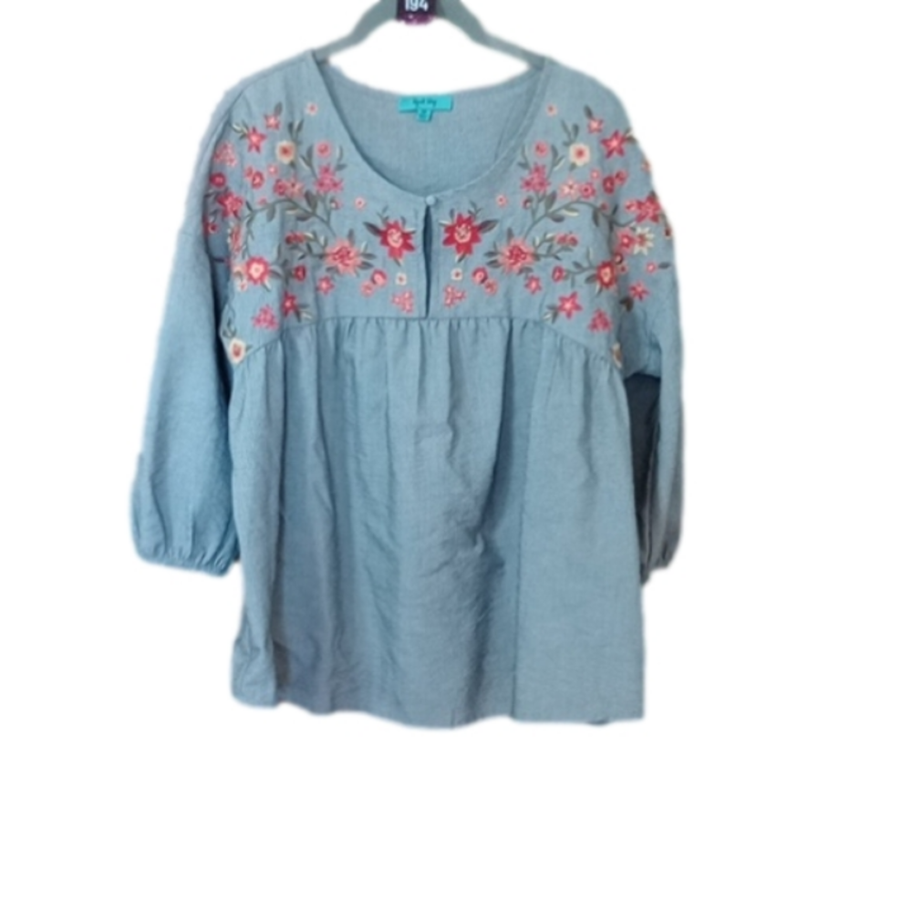 April Sky Embroidered Top size M